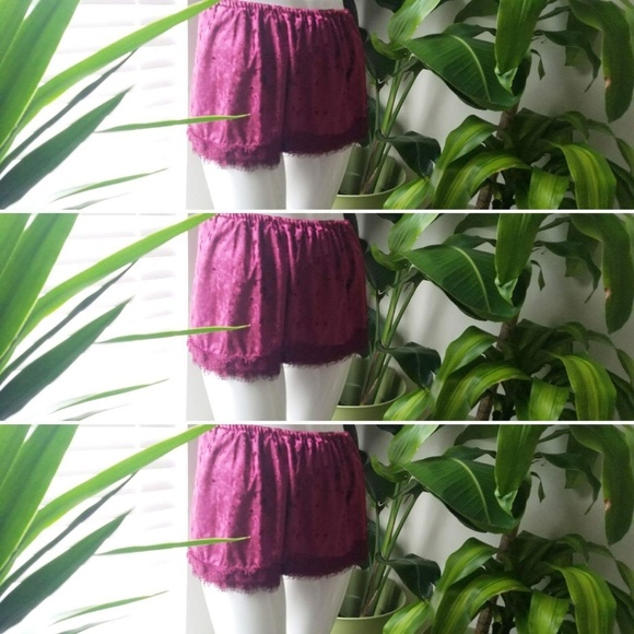 vicious queen bee Dresses & Skirts - Red velvet Skirt